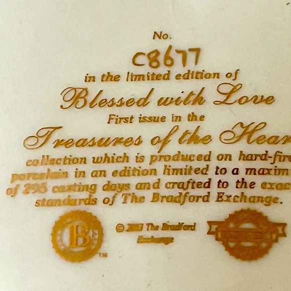 Floral Heart-Shaped Jewelry Box with Gold Accents - Picture 6 of 12